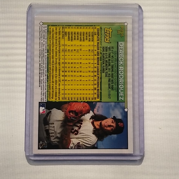 Topps 2019 Dereck Rodriguez Auto SP - Picture 2 of 3